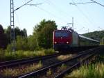 143 001-6 zieht den Lausitzer Dampflok Club -Sonderzug nach Stettin am Morgen des 15.07.06 bei Neuzelle.